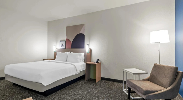 Трёхместный люкс Spark By Hilton Missouri City