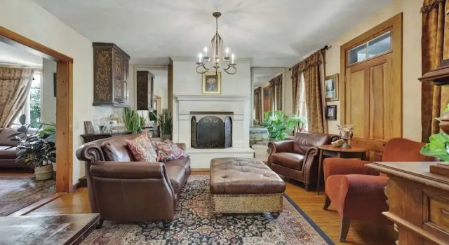 Gillespie House-2 Suites-walk to Main St!, Забронировать Отель Отели Фредериксберг 3 звезды, рядом с Театр Rockbox, 3*