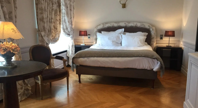 Hôtel de Londres, Забронировать Отель Отели в центре Фонтенбло с завтраком, отели в центре Фонтенбло с завтраком