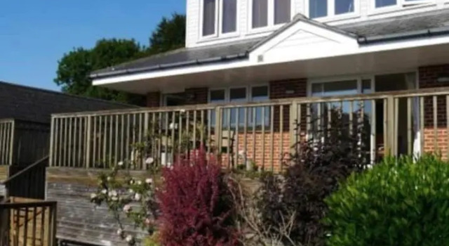 Fantastic spacious house with beautiful panoramic views of the bay Only a few minutes walk from beach harbour and restaurants This house has 3 bedrooms 3 bathrooms and 2 lovely sitting rooms, Забронировать Отель Лайм-Риджис Jurassic Coast, рядом с Church Cliff Beach