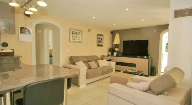 Holiday Home in Carqueiranne by the Sea, Забронировать Отель Отели Каркеран с бассейном, Бассейн