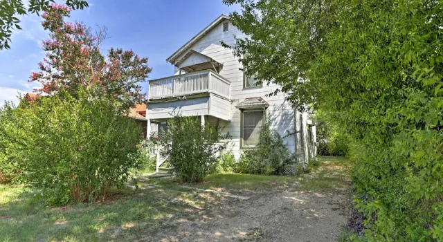 Unique Art Home < 5 Miles to San Antonio Riverwalk, Book Feriehus Sommerhuse i Bexar County, Hytte