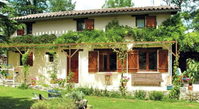 Cosy Holiday Home in Parisot With Swimming Pool, Rezervasyon Otel Parisot Tarn-et-Garonne