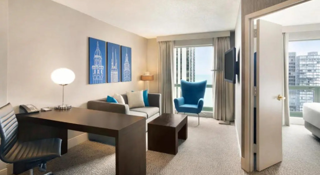 Двухместный люкс c 1 комнатой с видом на озеро Hilton Chicago Magnificent Mile Suites