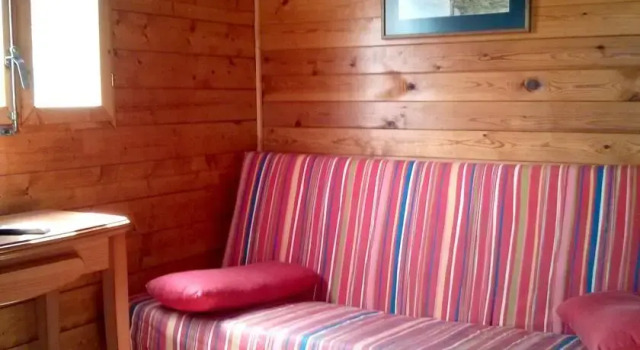 Camping La Vall d'Hostoles, Rezerwuj Pole kempingowe Hotele w Gironès z parkingiem, Parking