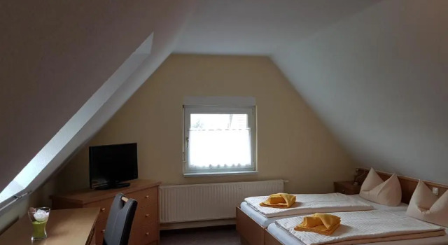 Gasthof & Pension Zur Friedenseiche, 예약 호텔 로샤 Lusatian Lakeland