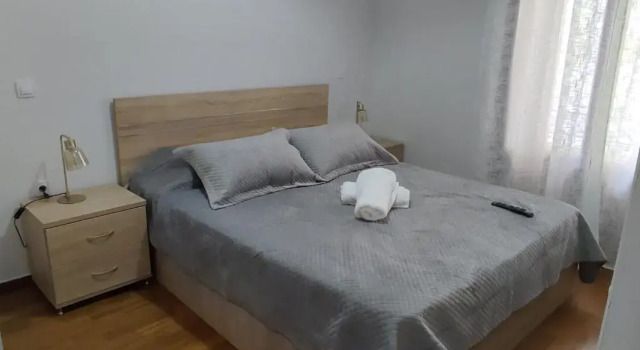 Dr. J. Spon Apartment, Book Apartment Nafpaktos 