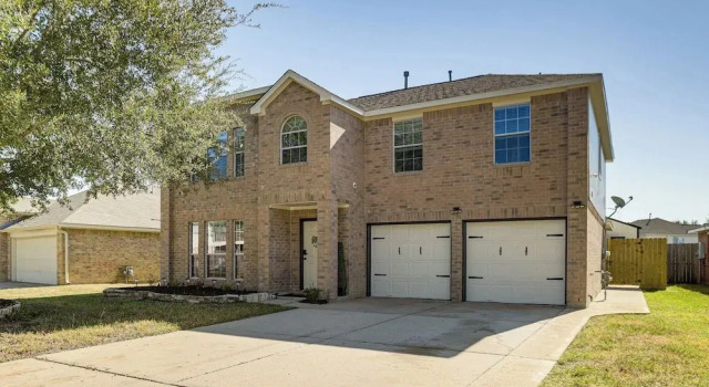 Solar-powered Home w/ & Game Room & Gym in Houston, Book Feriehus Villaer i Houston, Villa