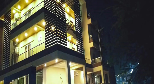 Collection O 27732 Hotel Avasa Inn, Забронировать Отель Отели Гомти Нагара с парковкой, Парковка
