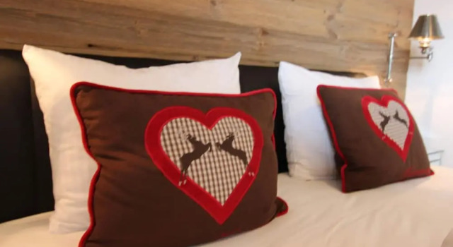 Unique & Exclusively Furnished Chalet near Ski Lift