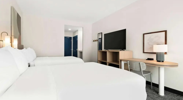 Четырёхместный люкс Spark by Hilton Lancaster Dutch Country