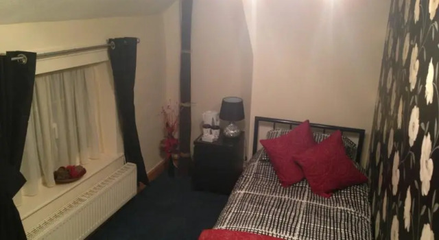 The Golden Lion Hotel, Book Hotel  