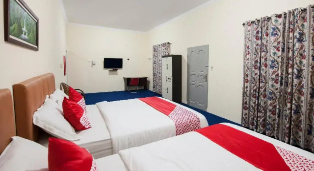 Семейный люкс OYO 719 Penginapan Panatapan Almonsari Resort