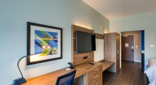 Двухместный люкс Holiday Inn Express & Suites - Charlotte - South End by IHG