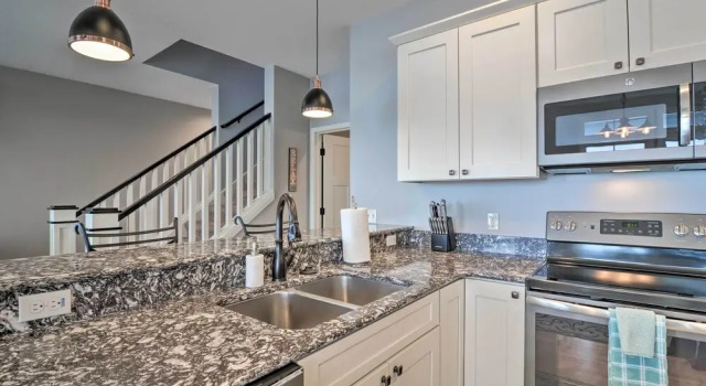 Коттедж Lakefront Home w/ Dock! 18 M to Caberfae Peaks