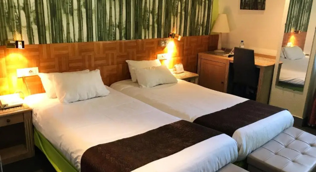 Двухместный номер Standard Hotel Aux Sacres Reims, Centre Historique