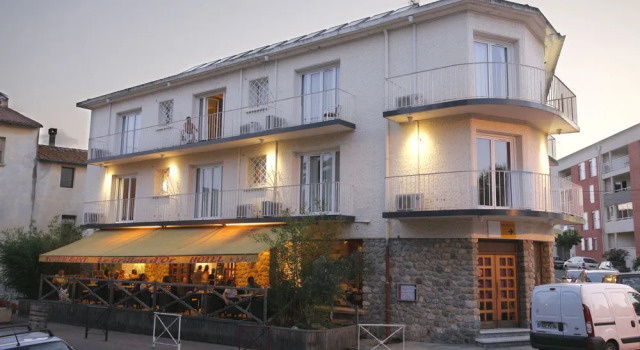 Inter-hotel Le Grillon Dor, Забронировать Отель Ле-Булу Pyrénées-Orientales