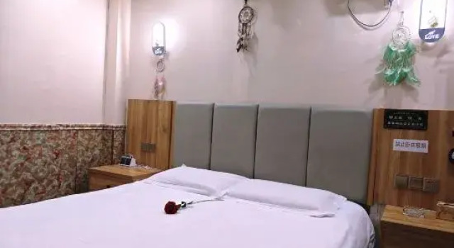 Bona Hotel (Fuyang City Government No. 15 Middle School)