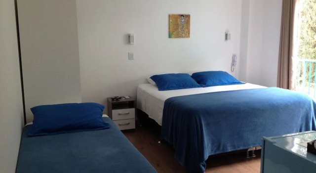 Четырёхместный номер Comfort c 1 комнатой с балконом The Hyperion Boutique Hotel