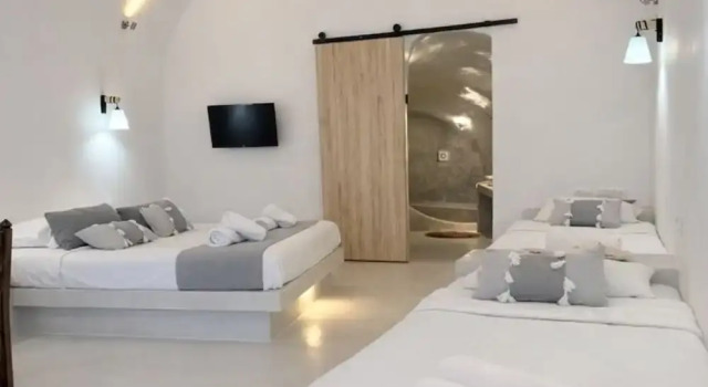Erice Fira by EasyStay, Забронировать Отель Тира Santorini Caldera, рядом с Винодельня Антониу