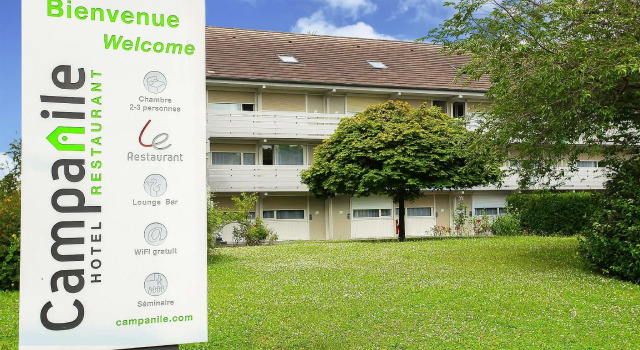 Кровать в общем номере Hôtel Campanile Evry Est - Saint Germain Les Corbeil