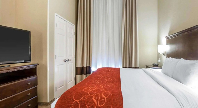 Люкс c 1 комнатой Comfort Suites Marietta-Parkersburg