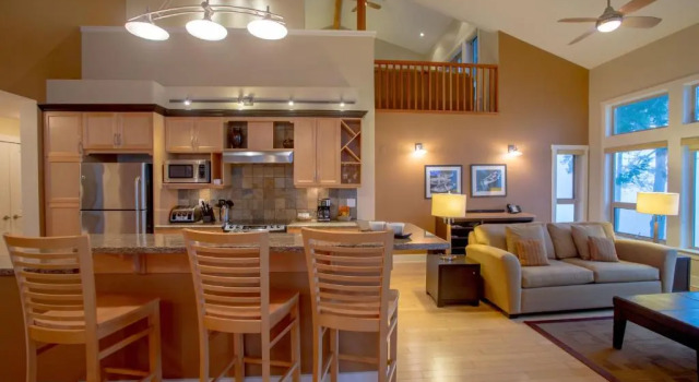Апартаменты Deluxe Painted Boat Resort Spa and Marina