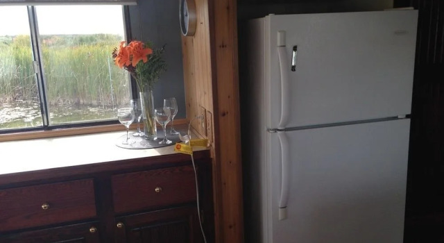 Diverse Rentals & Vacations FLOATEL, Varaa Hotelli  