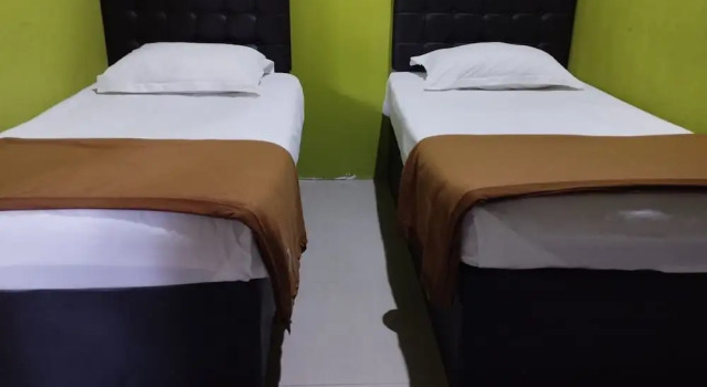 OYO 92224 Hotel Tris, Prenota Hotel Hotel a Kalimantan con parcheggio, Parcheggio