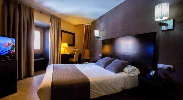 Hotel Monasterio Benedictino, Book Hotel Hotels in Aragon with Parking, Parking