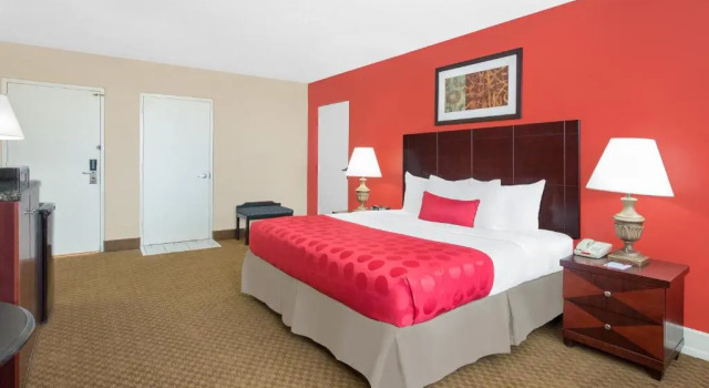 Номер Standard Ramada Plaza by Wyndham Fayetteville Fort Bragg Area