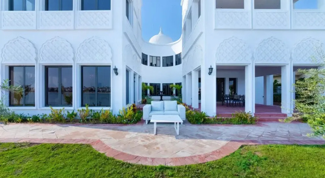 Maison Privee - Frond Villa K, Забронировать Вилла Отели Эмирата Дубая с парковкой, Парковка