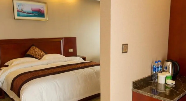 Двухместный номер Standard с красивым видом из окна GreenTree Inn Jiaxing Jiashan Xitang Hotel