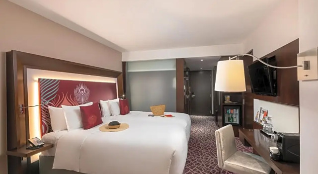 Номер Luxury Novotel Yangon Max