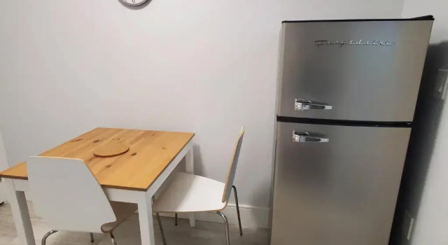 Апартаменты Cozy Guest Suite in Quiet Home with Private Entry