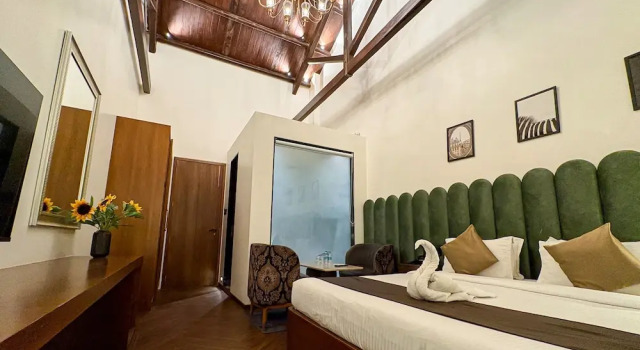 Полулюкс Gulf Hotel Mumbai- The Boutique Hotel Colaba Mumbai