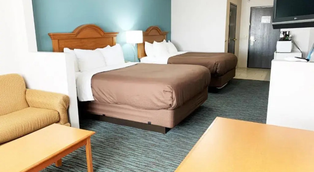 Четырёхместный люкс BridgePointe Inn & Suites by BPhotels, Lincoln I-80 & 27th St