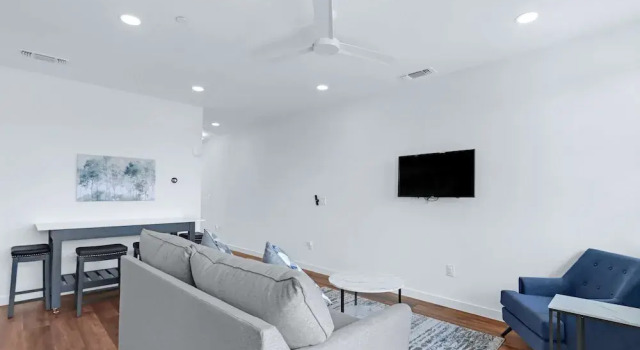 Chic Condo Minutes to Downtown, Gruene, & More, Забронировать Отель Нью-Браунфелс Greater San Antonio, рядом с New Braunfels Town Center at Creekside