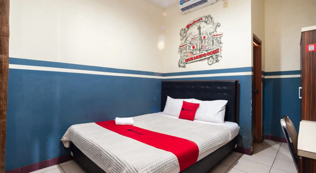 Habitación Estándar RedDoorz Plus near Universitas Indonesia