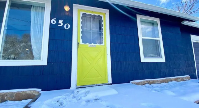 Adorable Bungalow Near Downtown Loveland!, Забронировать Отель Отели Лавленд 3 звезды, 3*