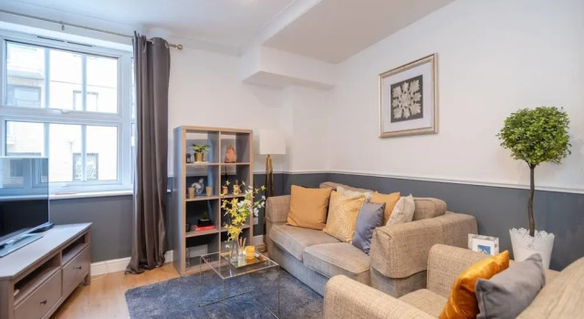 Modern 1 Bed, up to 4 Guests, Tower Bridge, Забронировать Апартаменты/квартира Апартаменты Лондона, рядом с Церковь Сент-Джордж-ин-зе-Ист, Апартаменты/квартира