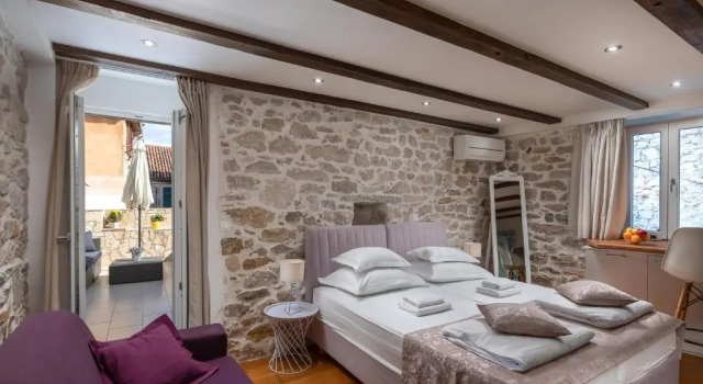 Awesome Stone House, Prenota Appartamento Splitska 
