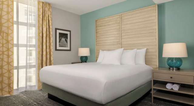 Номер Standard c 1 комнатой с балконом и с видом на улицу Club Wyndham Ocean Boulevard
