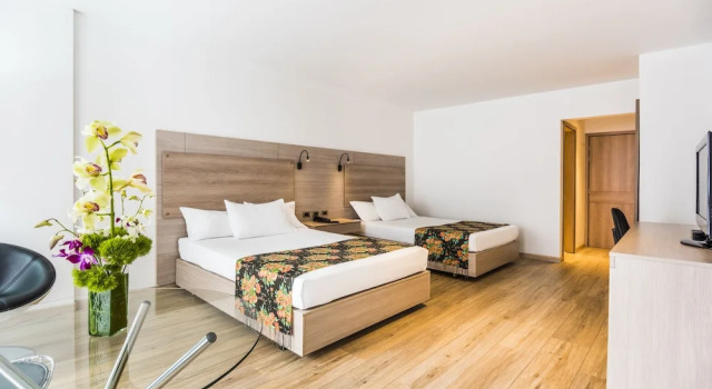 Четырёхместный номер Superior Hotel Rosales Plaza