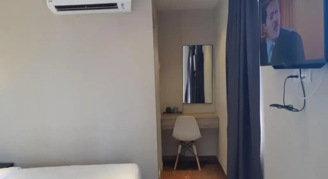 Двухместный номер Deluxe с балконом Monaco Hotel