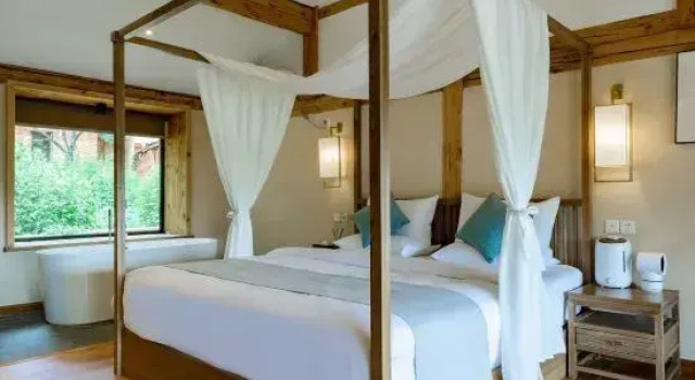 Люкс Deluxe Nestled in the Mountains • Harmonious Wind Stacked Compounds Boutique Lodge