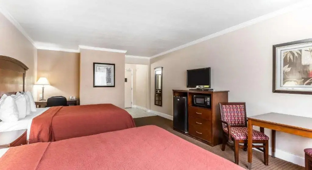 Двухместный номер Standard с балконом Quality Inn near Hearst Castle