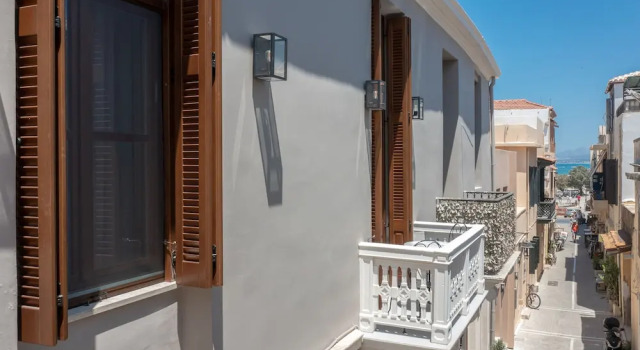 Полулюкс с балконом и с видом на город Marea Boutique Suites