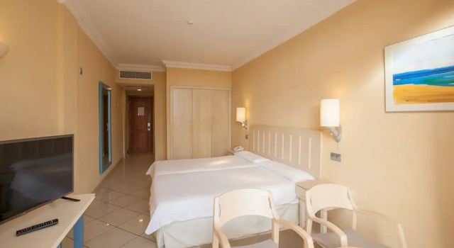 Двухместный номер Standard с балконом IFA Altamarena by Lopesan Hotels