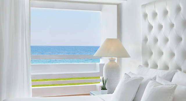 Люкс семейный White с видом на море Grecotel LUXME White